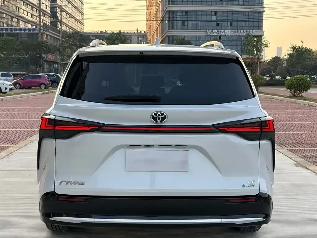 Toyota Sienna — фото 6
