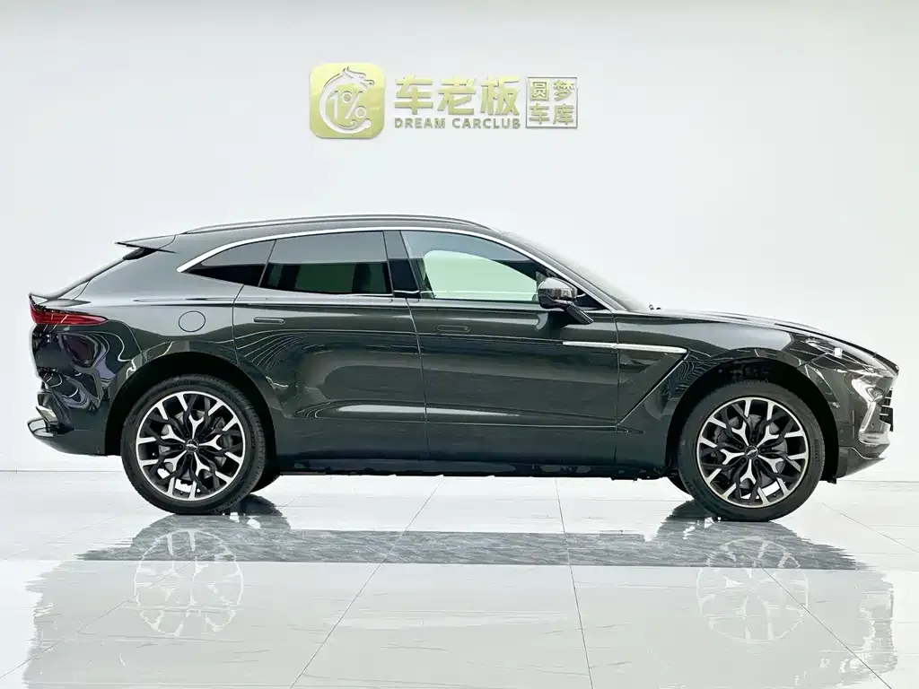 Aston Martin DBX — фото 5