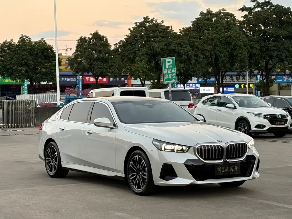 BMW 5 Series — фото 10