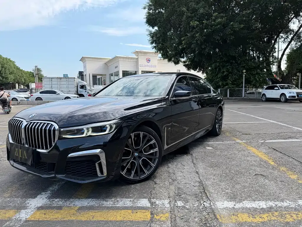 BMW 7 Series — фото 1
