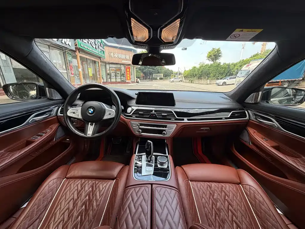 BMW 7 Series — фото 5
