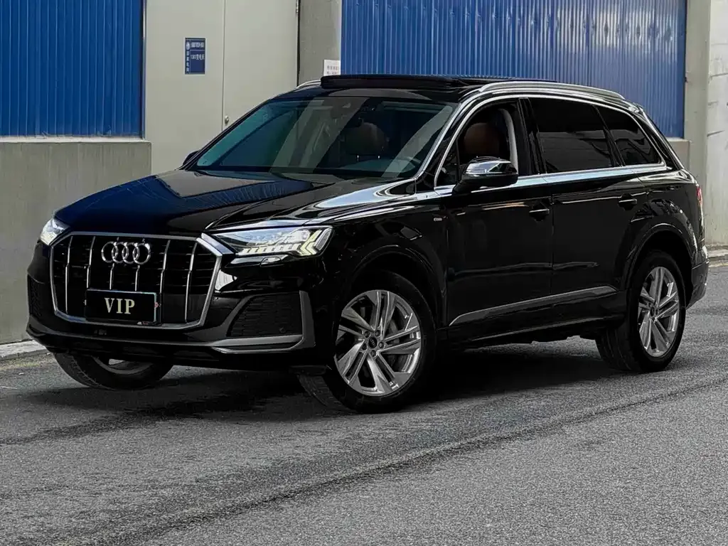 Audi Q7 — фото 1