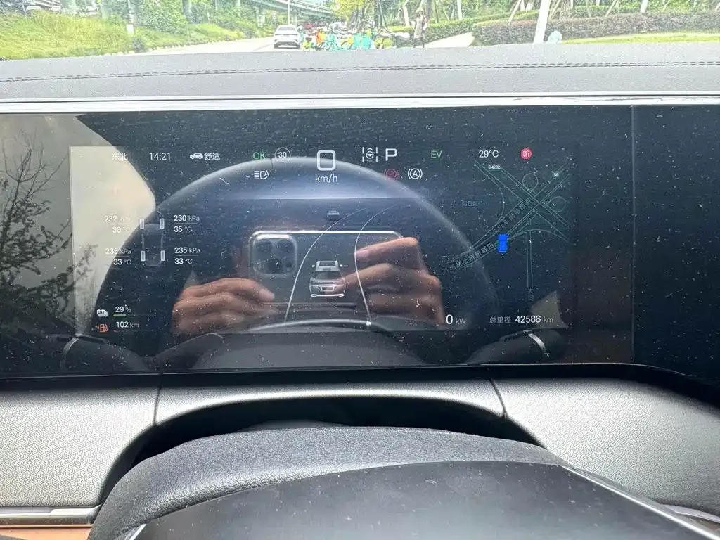 BYD L DM-i — фото 6