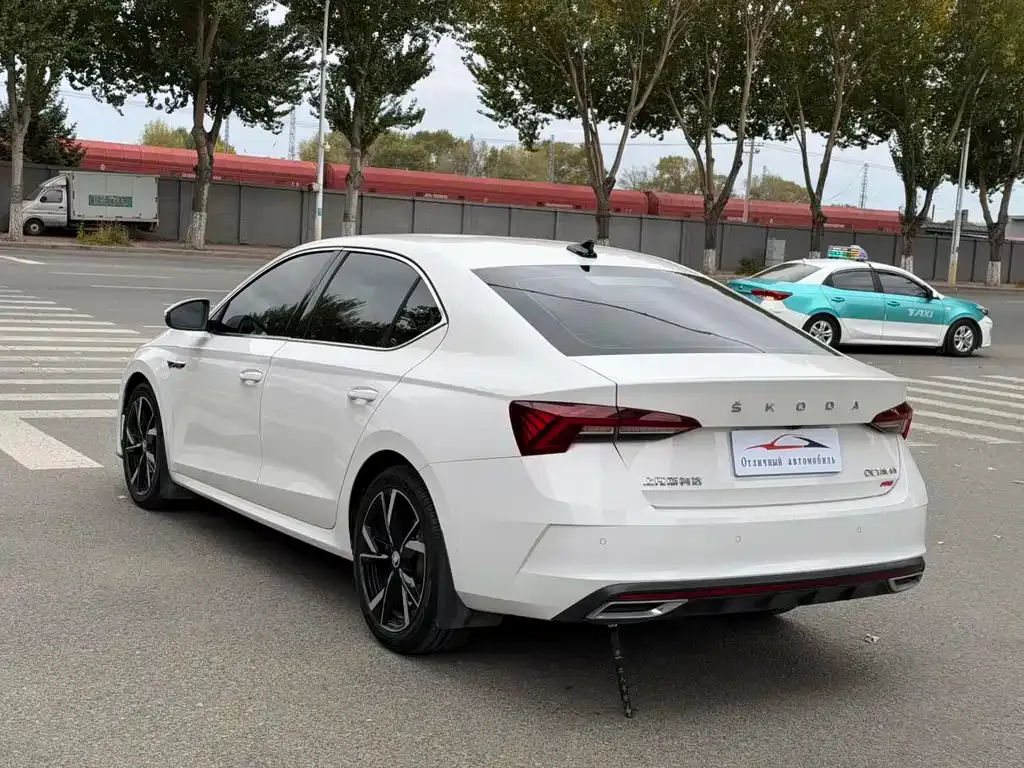 Skoda Octavia — фото 10