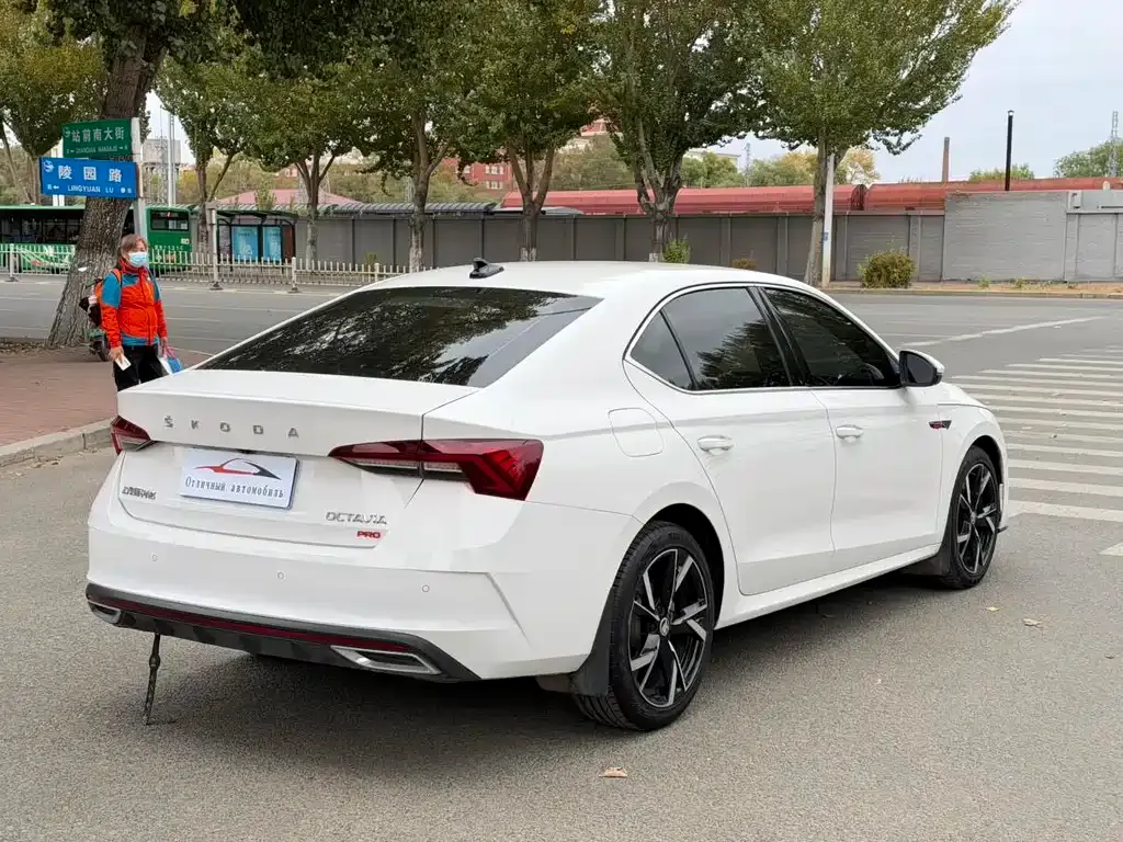 Skoda Octavia — фото 5