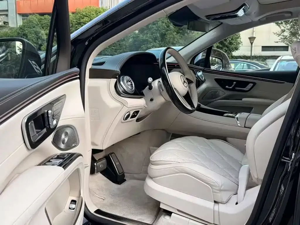 Mercedes-Benz EQS SUV — фото 7