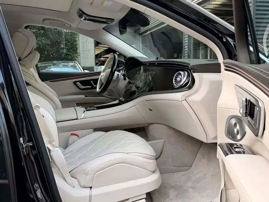 Mercedes-Benz EQS SUV — фото 3