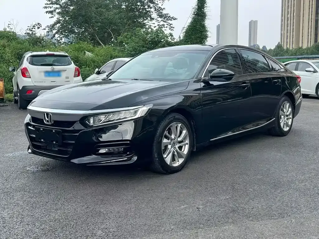 Honda Accord — фото 1
