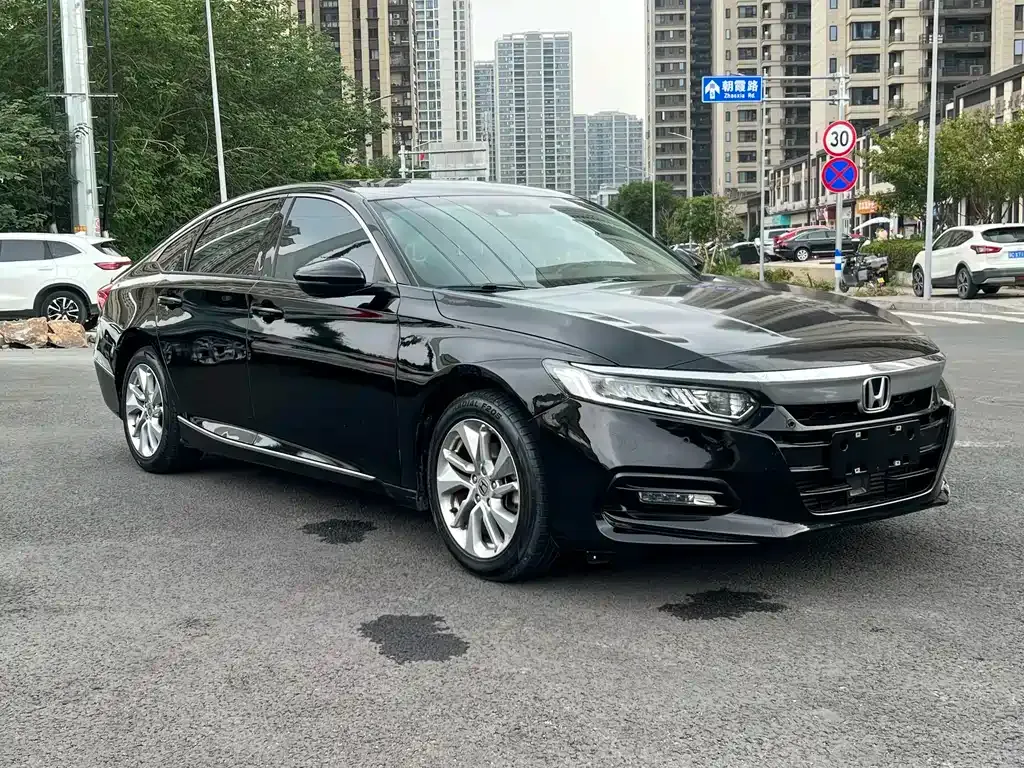 Honda Accord — фото 10