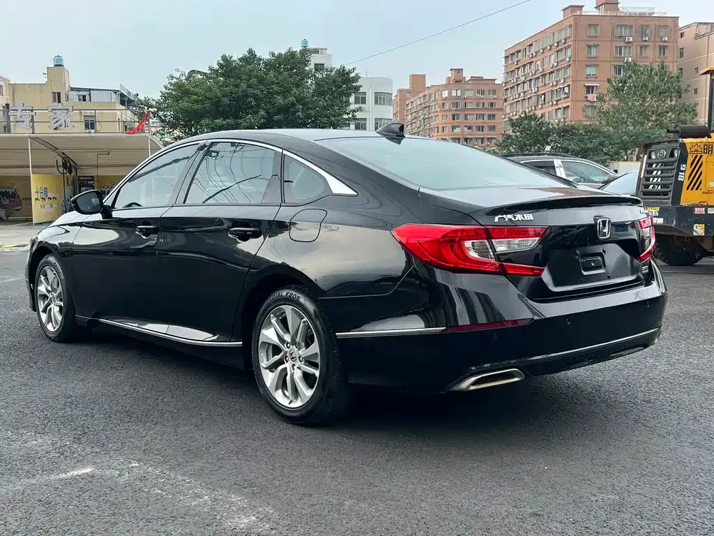 Honda Accord — фото 4