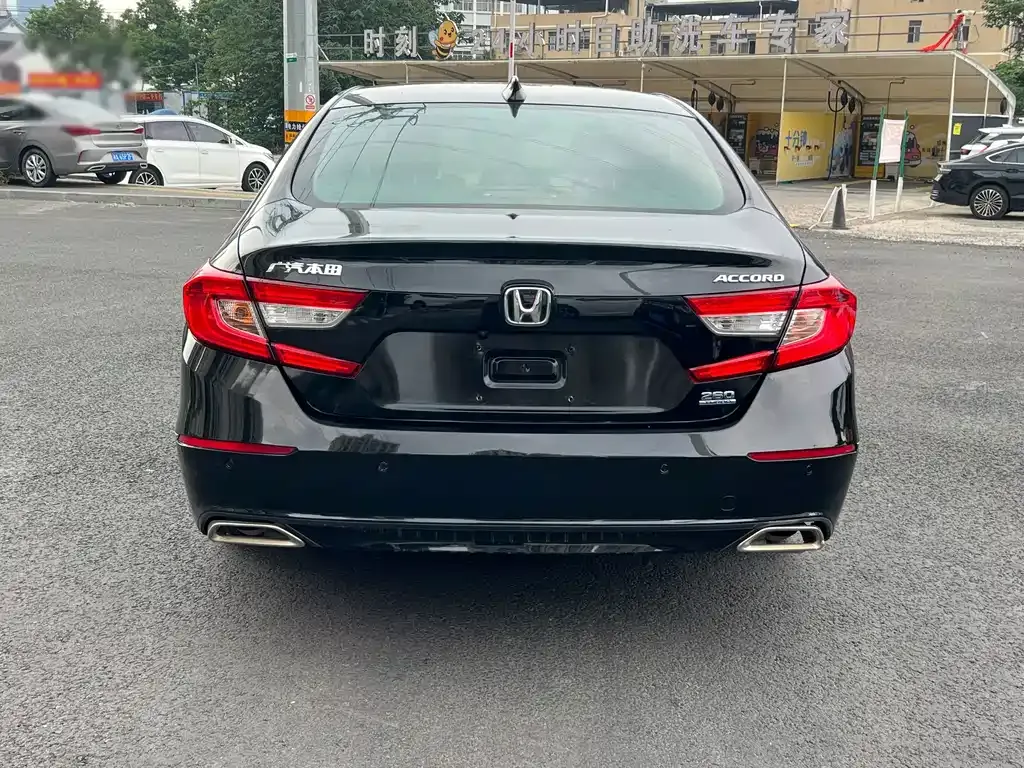 Honda Accord — фото 8