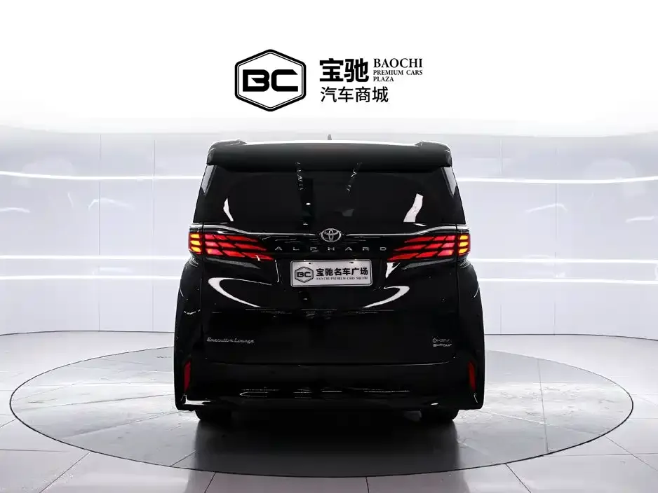 Toyota Alphard — фото 2