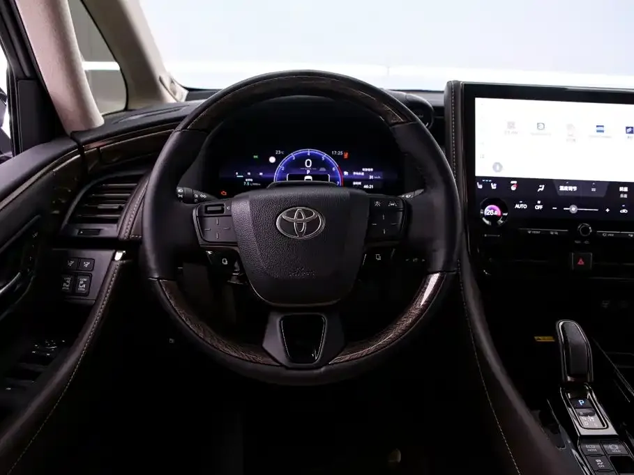 Toyota Alphard — фото 8