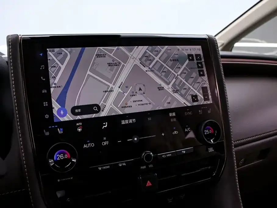 Toyota Alphard — фото 9