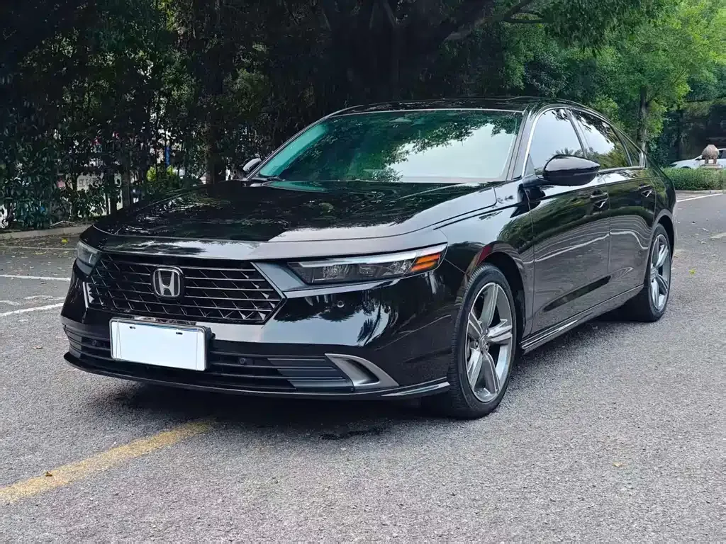 Honda Accord — фото 1