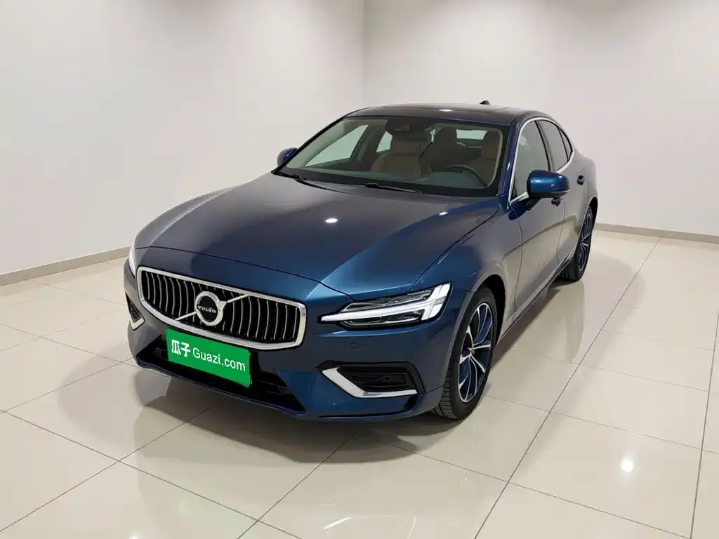 Volvo S60 — фото 1