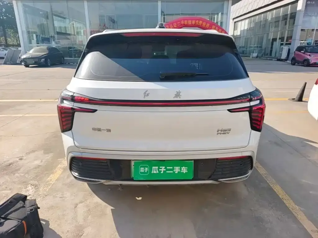 Hongqi HS3 PHEV — фото 10