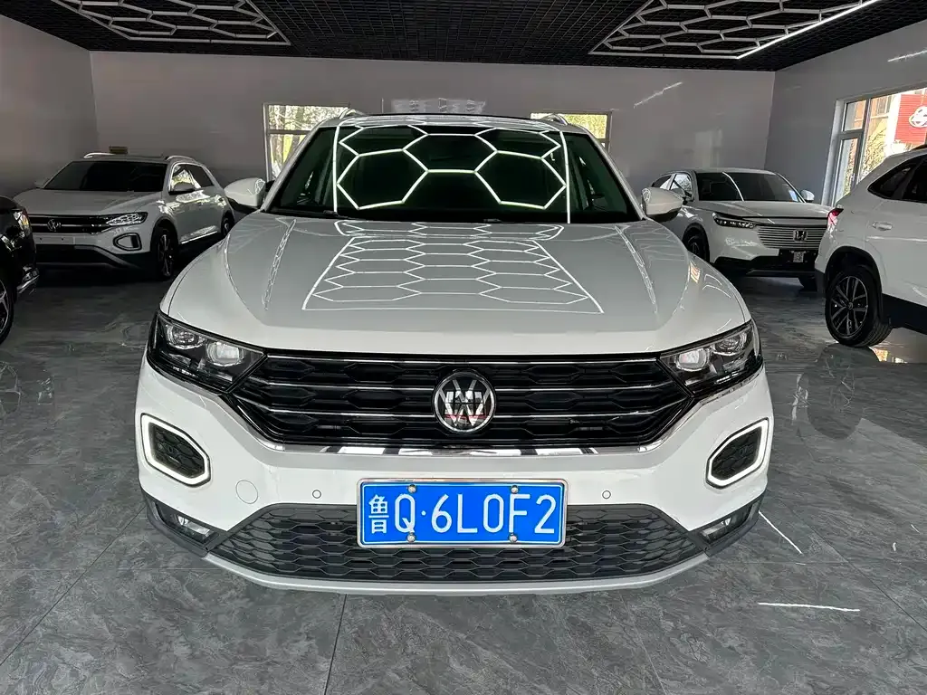Volkswagen T-Roc — фото 1