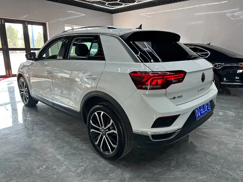 Volkswagen T-Roc — фото 2