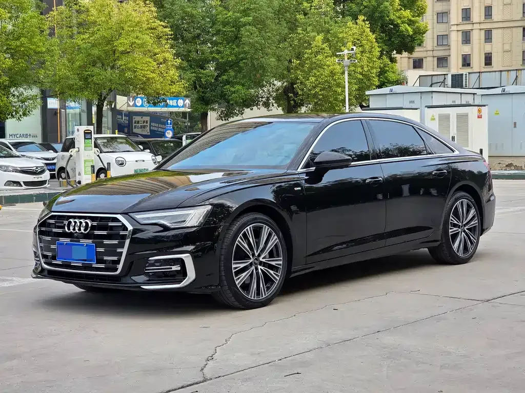 Audi A6L — фото 1