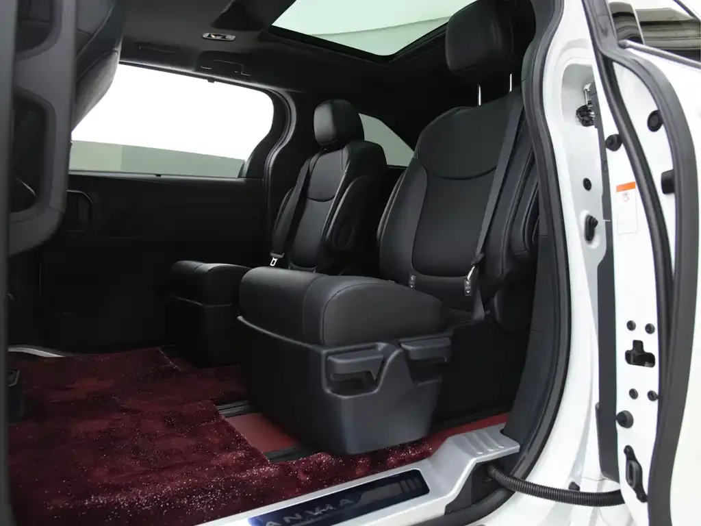 Toyota Granvia — фото 6