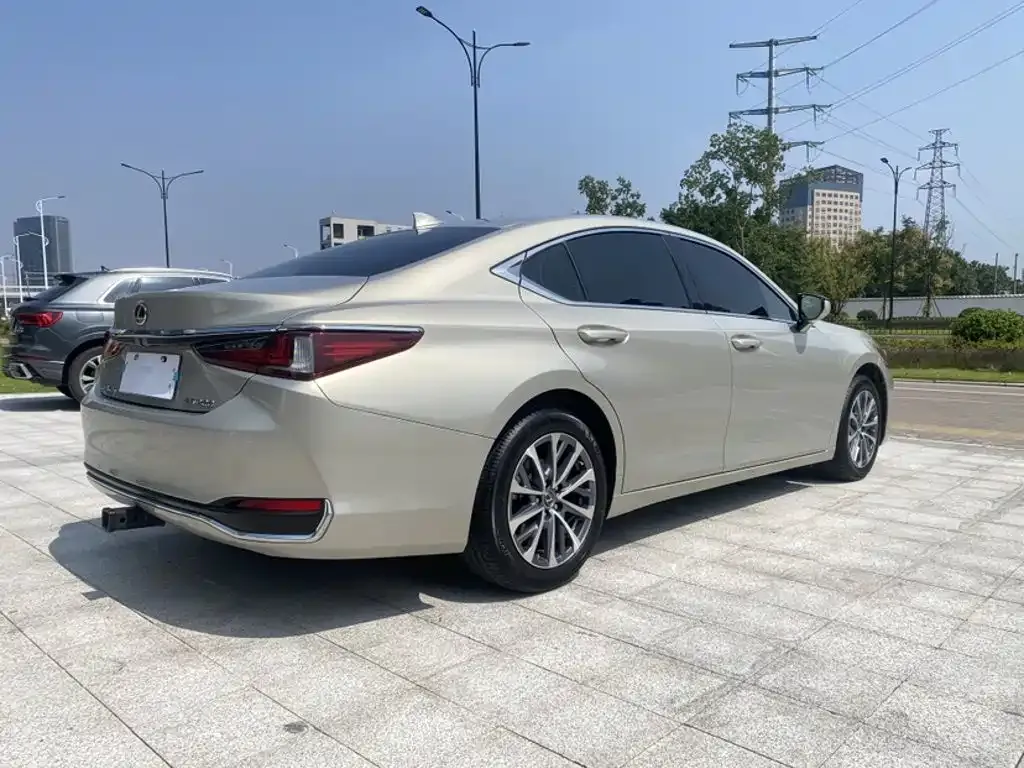 Lexus ES — фото 7