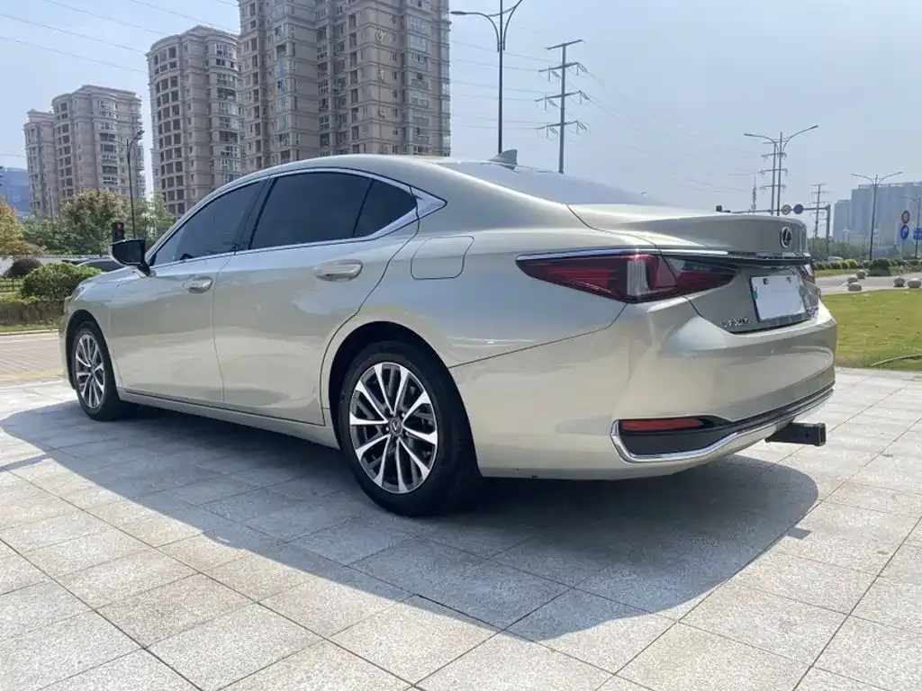 Lexus ES — фото 3