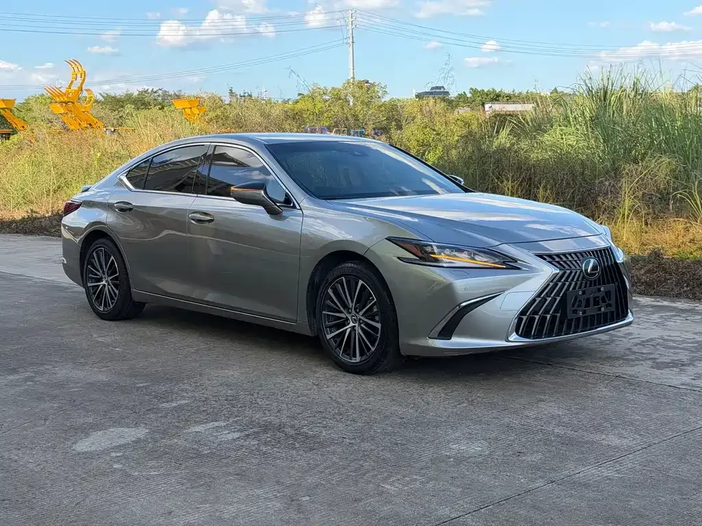 Lexus ES — фото 1