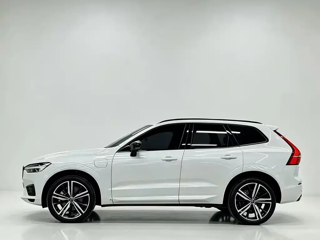 Volvo XC60 PHEV — фото 4