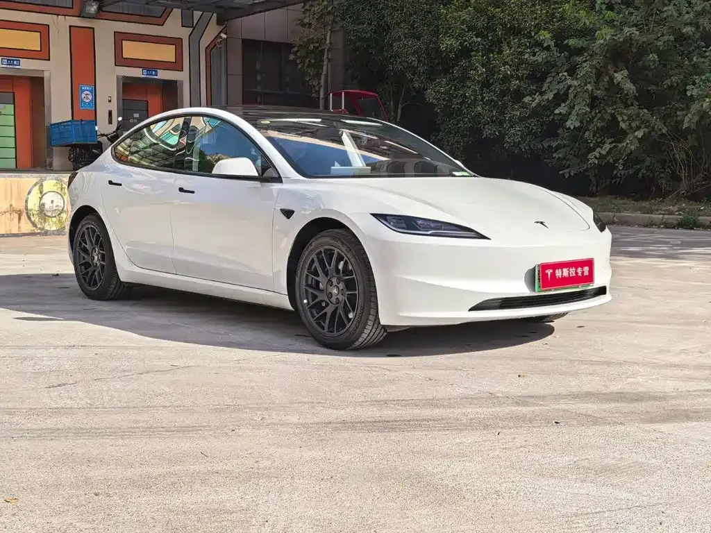 Tesla Model 3 — фото 10