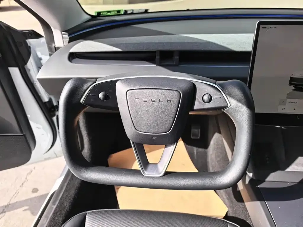 Tesla Model 3 — фото 9