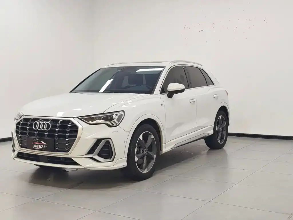 Audi Q3 — фото 1