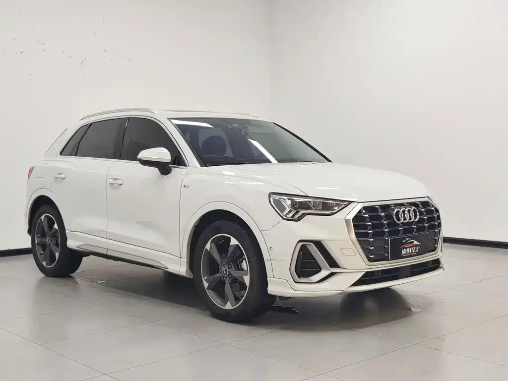 Audi Q3 — фото 10