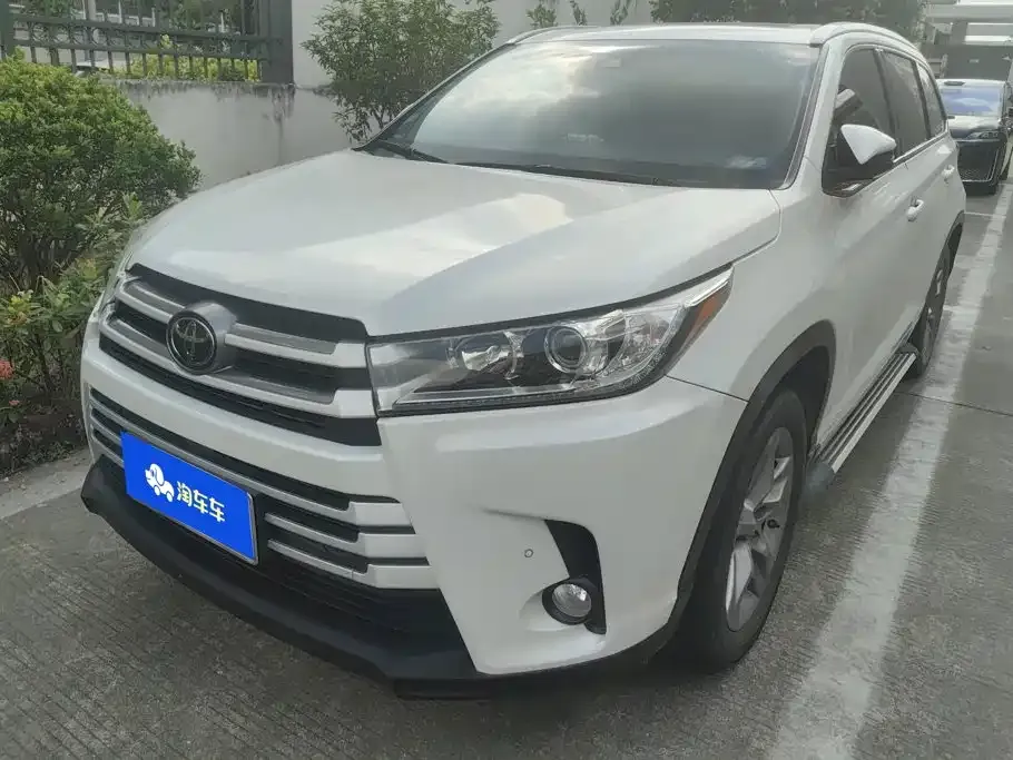 Toyota Highlander — фото 1