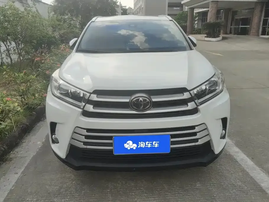 Toyota Highlander — фото 10