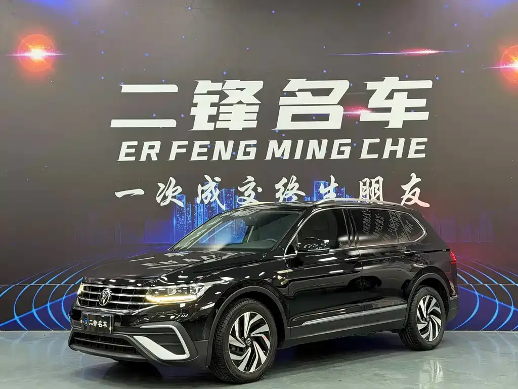 Volkswagen Tiguan L — фото 1