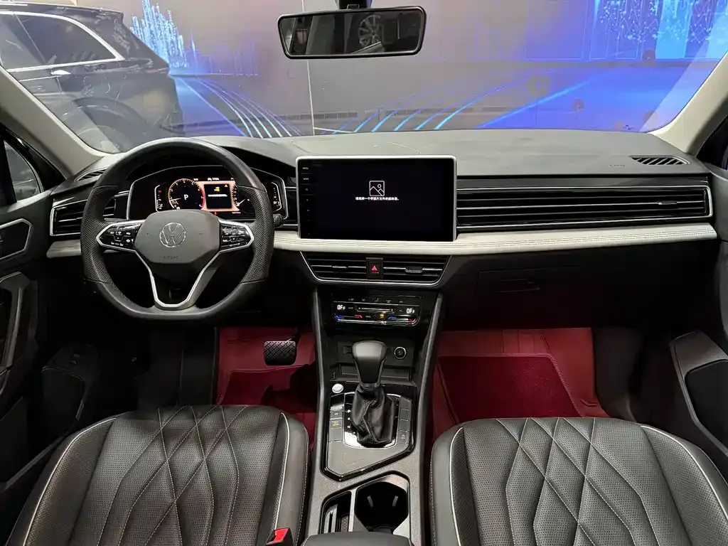 Volkswagen Tiguan L — фото 2