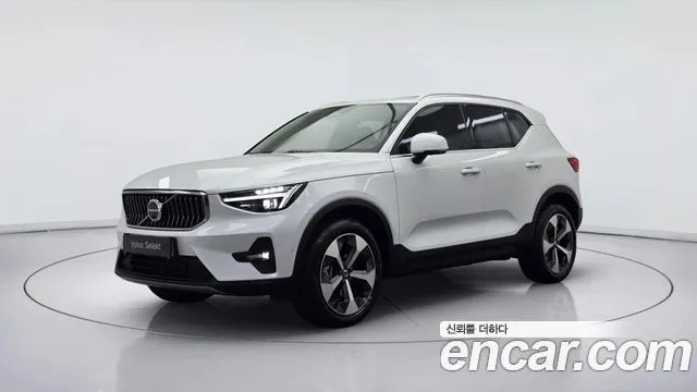Volvo XC40 — фото 1