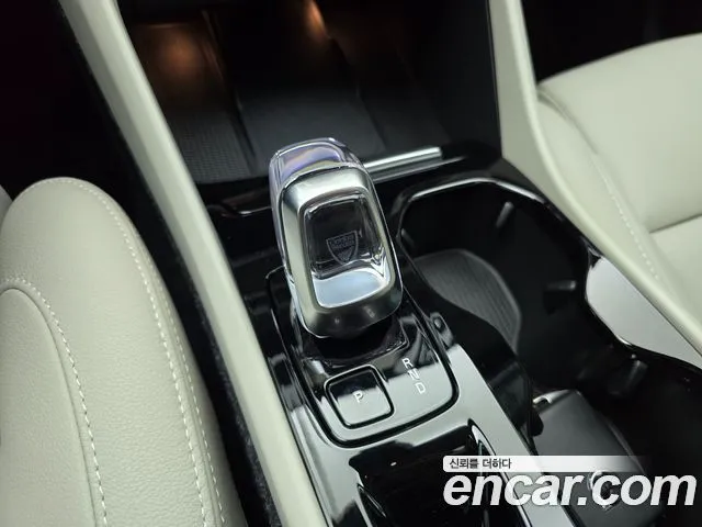 Volvo XC40 — фото 10
