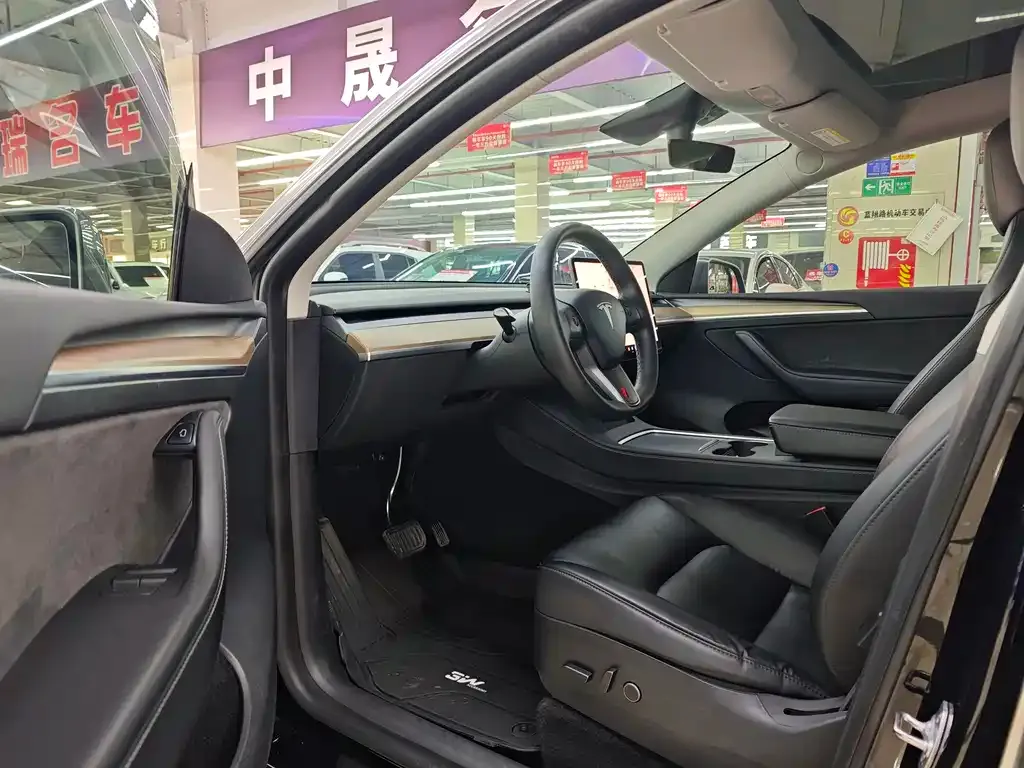 Tesla Model Y — фото 4