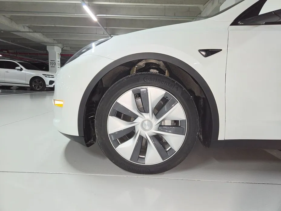 Tesla Model Y — фото 8