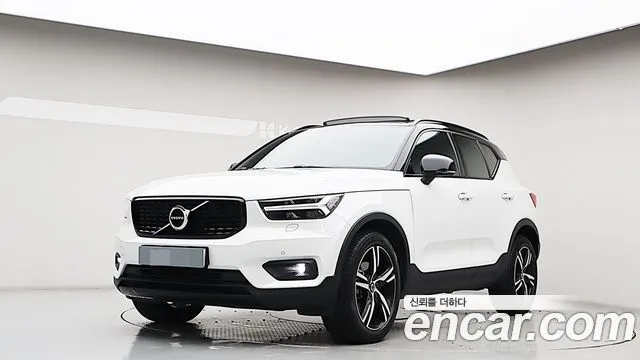 Volvo XC40 — фото 1