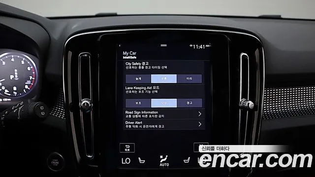 Volvo XC40 — фото 7