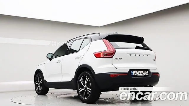 Volvo XC40 — фото 2