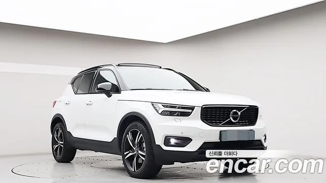 Volvo XC40 — фото 3