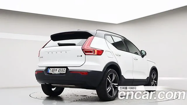 Volvo XC40 — фото 5