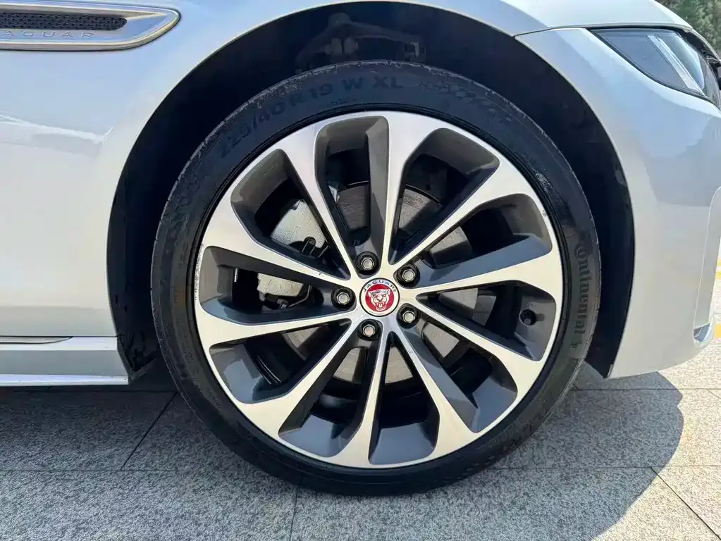 Jaguar XEL — фото 10