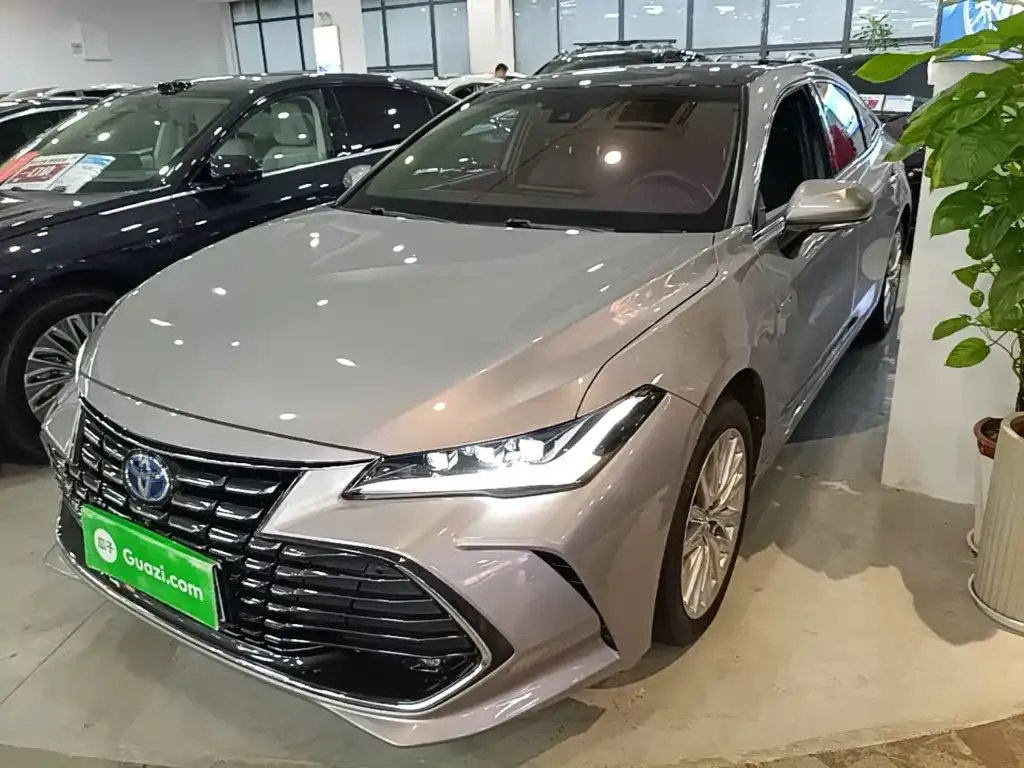 Toyota Avalon — фото 1