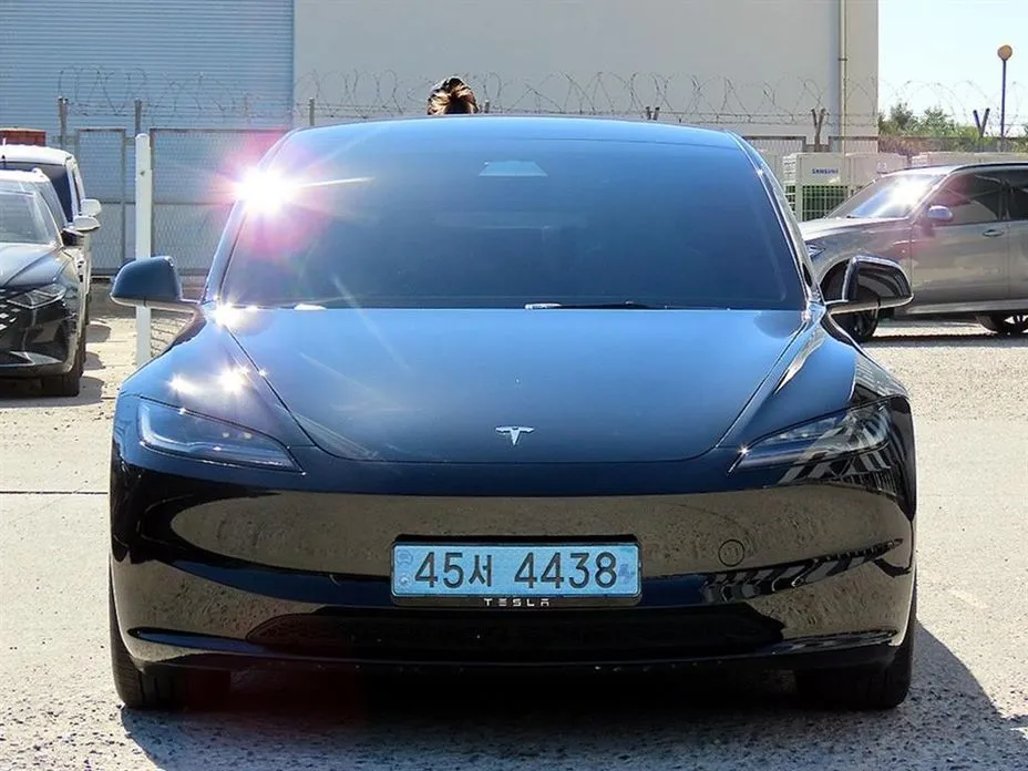 Tesla Model 3 — фото 1