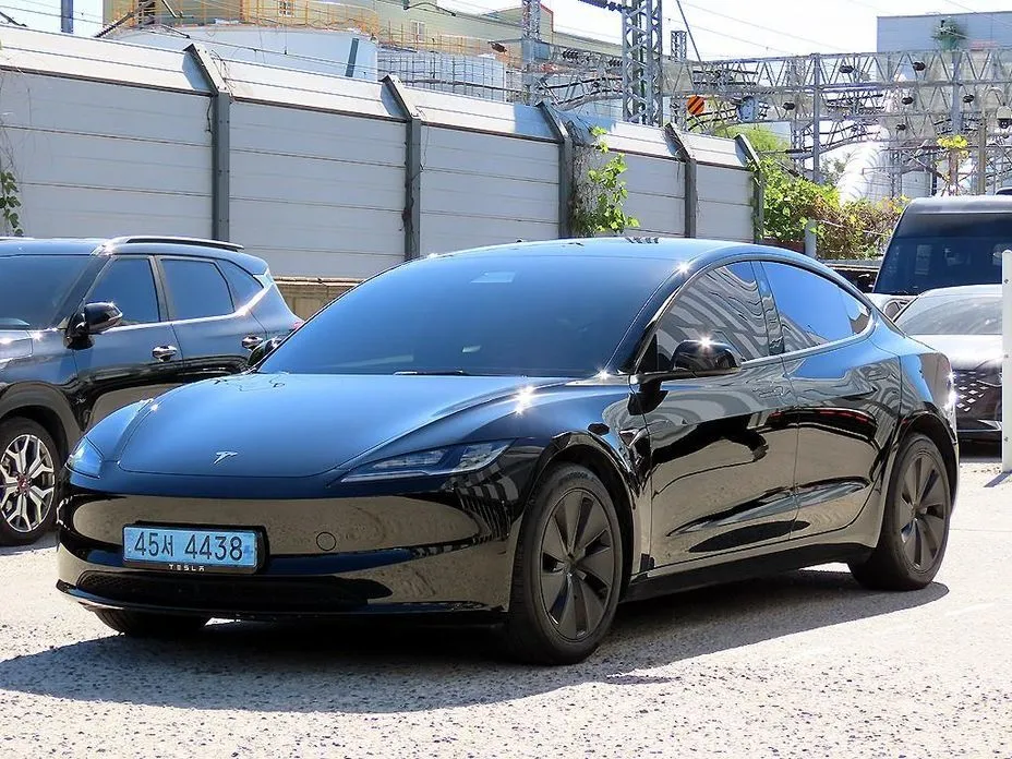 Tesla Model 3 — фото 10